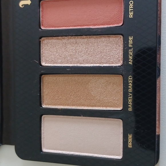 Urban Decay Naked Reloaded eyeshadow palette - Picture 3 of 6